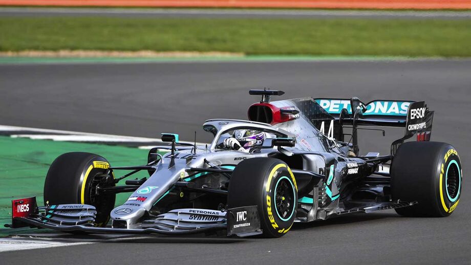 Lewis Hamilton ao ataque