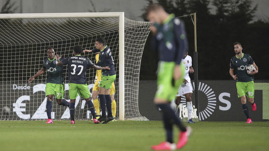 Jovane tirou a bola a Bolasie e marcou o penálti
