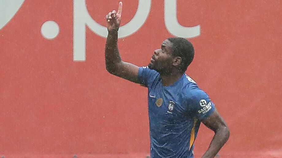 Bambock regressa ao onze do Marítimo e Maeda pode avançar