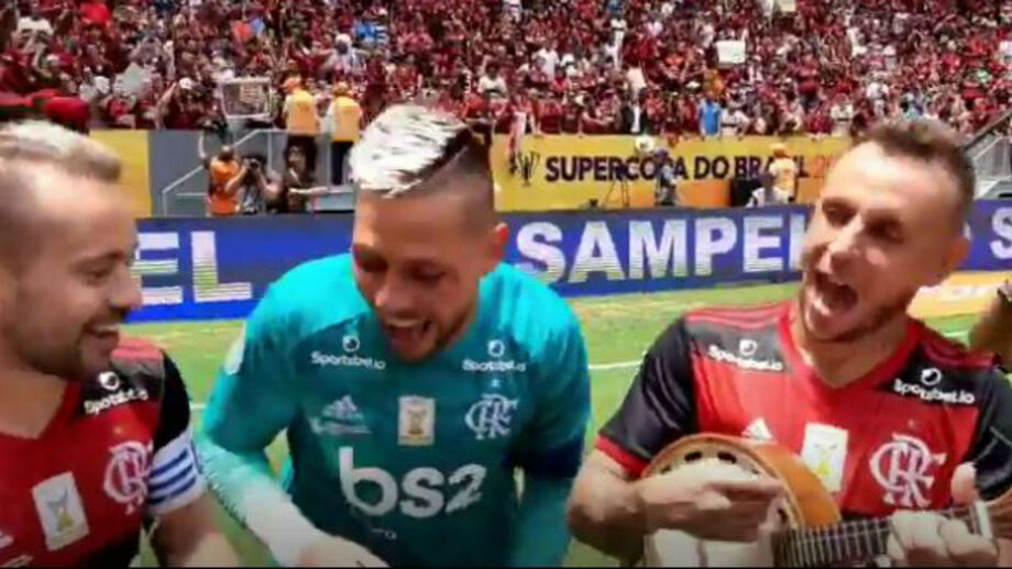 Não faltou o pagode na festa do Flamengo após conquista da Supertaça