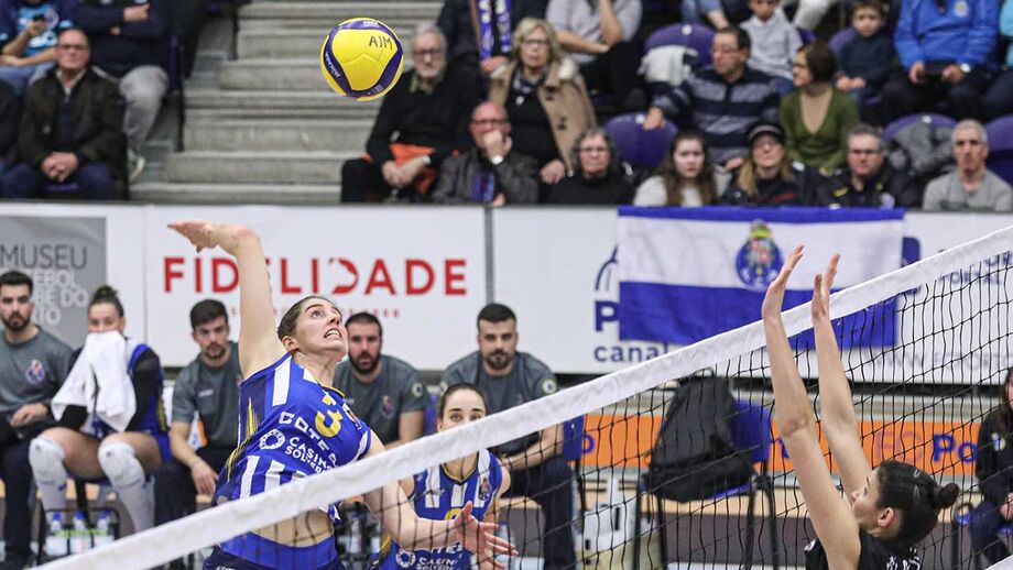 Estreia do voleibol no Dragão Arena