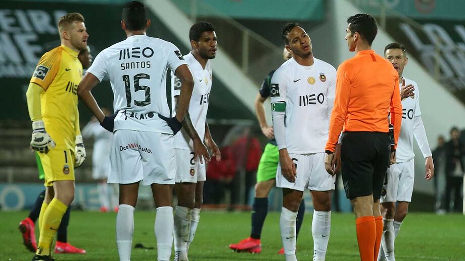 Fábio Veríssimo assume erro no jogo com o Sporting e pediu desculpa
