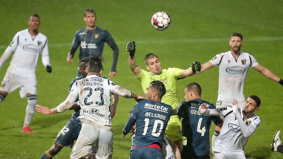 A crónica do Famalicão-Aves, 1-1: são pontos a fugir e voos adiados