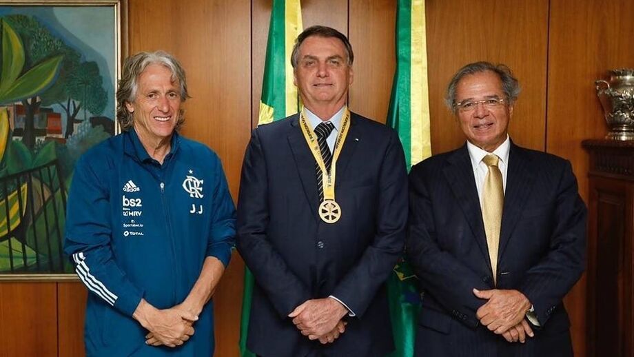 Jesus visitou Jair Bolsonaro e esta imagem está a causar polémica no Brasil