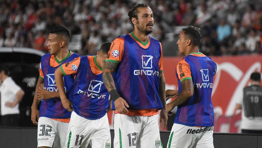 Pablo Osvaldo volta e é insultado