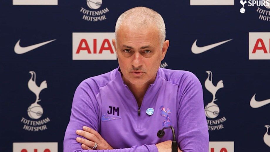 José Mourinho sobre falta de avançados: «Pode ser o Peter Crouch»