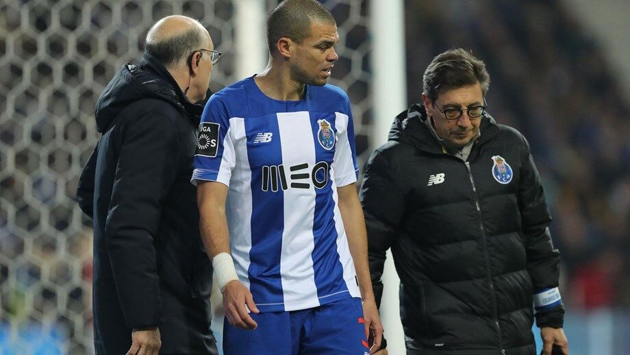 Pepe em tratamento antes do FC Porto rumar à Alemanha para a Liga Europa