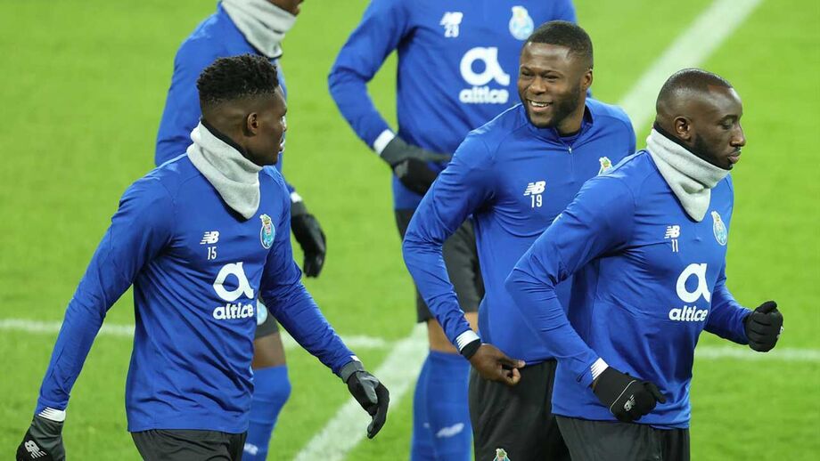 Mbemba firme com Pepe ainda de fora