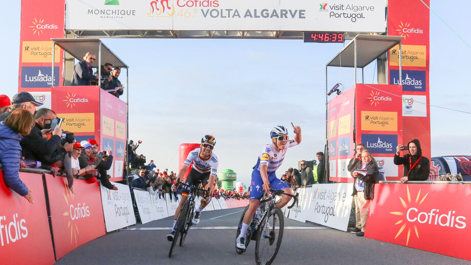 Volta ao Algarve: Remco Evenepoel vence no Alto da Fóia