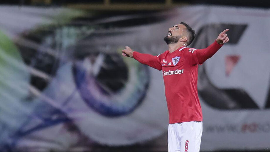 Zé Manuel é alvo para o ataque do Gil Vicente