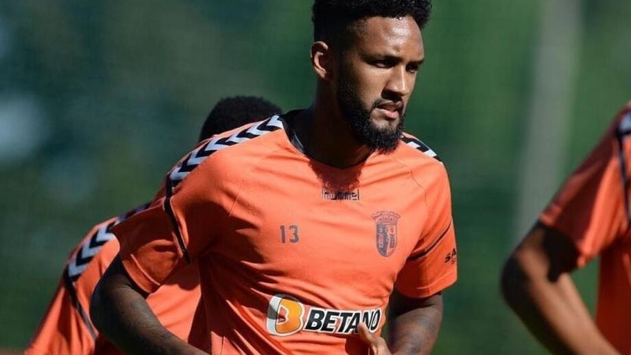 Wallace obrigou a reajustes