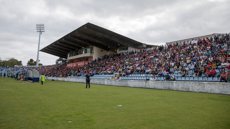 Estádio do Santa Clara fechado para treinos
