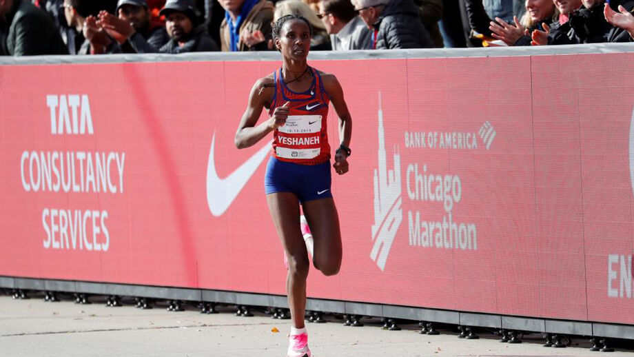 Etíope Ababel Yeshaneh bate recorde mundial na meia maratona feminina