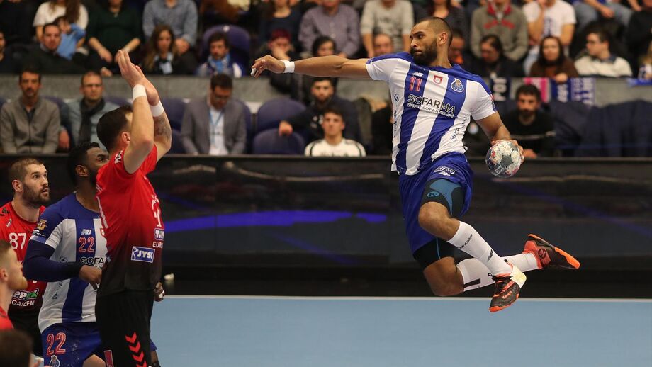 FC Porto bate campeão europeu Vardar e passa à próxima fase da Champions