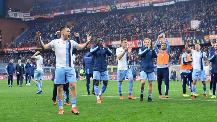 Lazio vence Génova e mantém-se a um ponto da Juventus