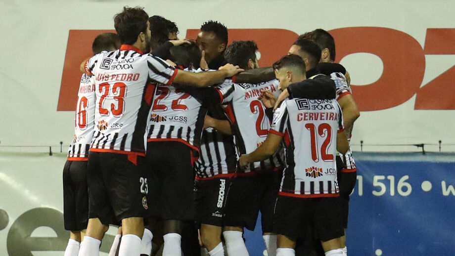 Cova da Piedade-Varzim, 1-2: Poveiros sobem ao sexto lugar