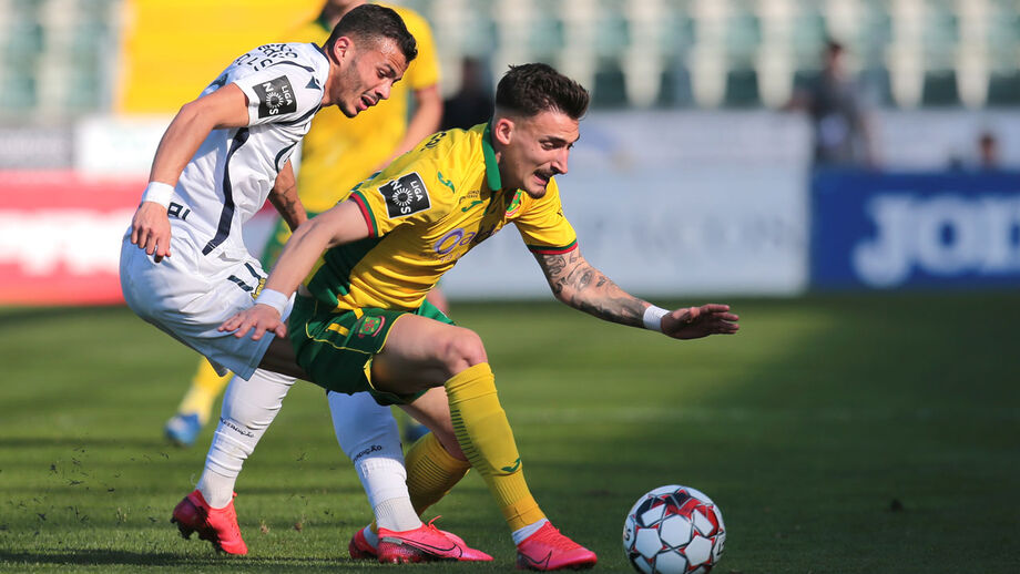 Diogo Gonçalves avaliado para lateral-direito