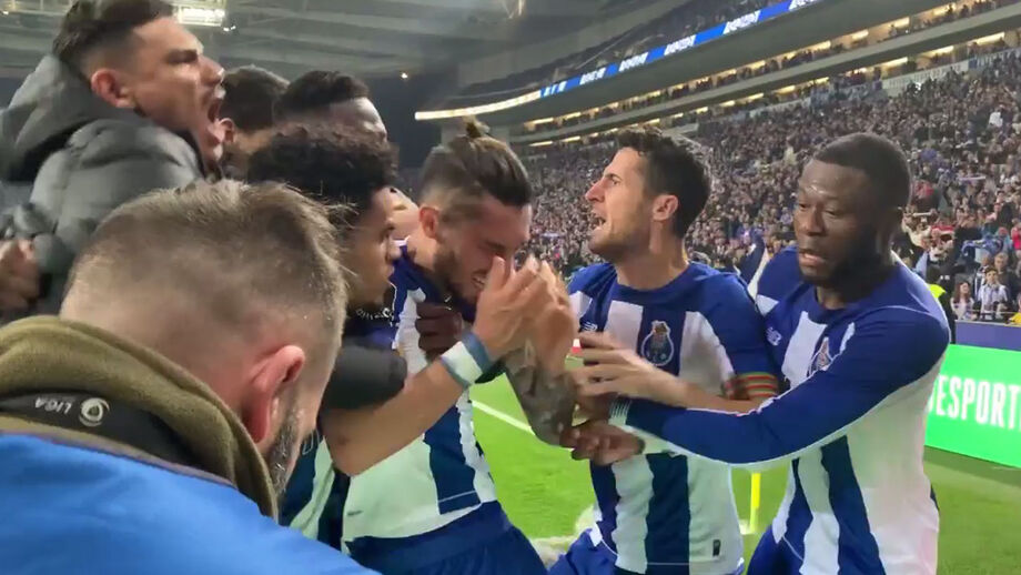 O gesto de Marcano nos festejos do golo de Alex Telles que está a dar que falar