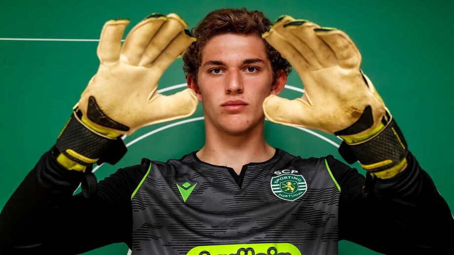 Guarda-redes dos juvenis assina contrato profissional com o Sporting