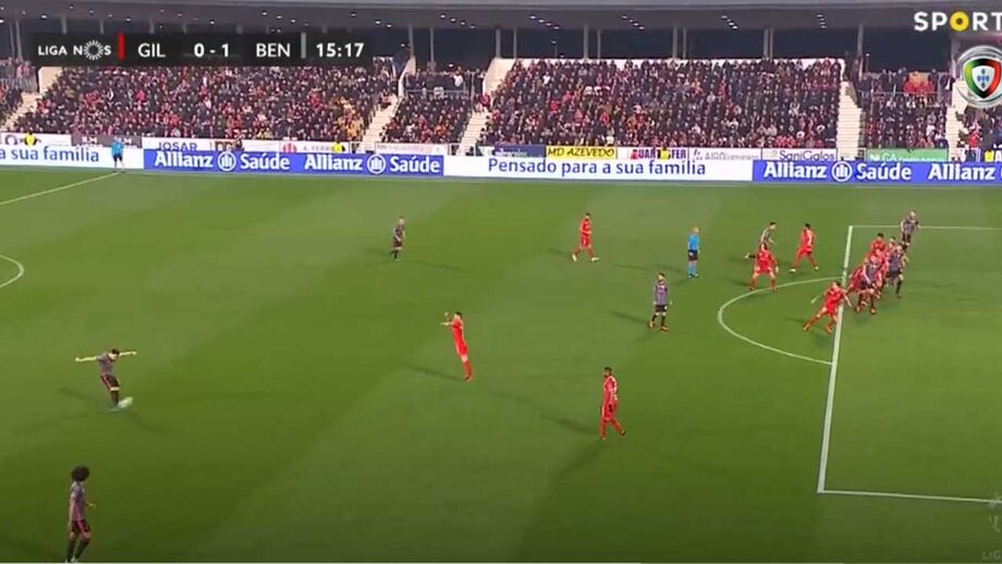 Há ou não fora de jogo no golo de Vinícius? Especialistas Record analisam casos do Gil-Benfica