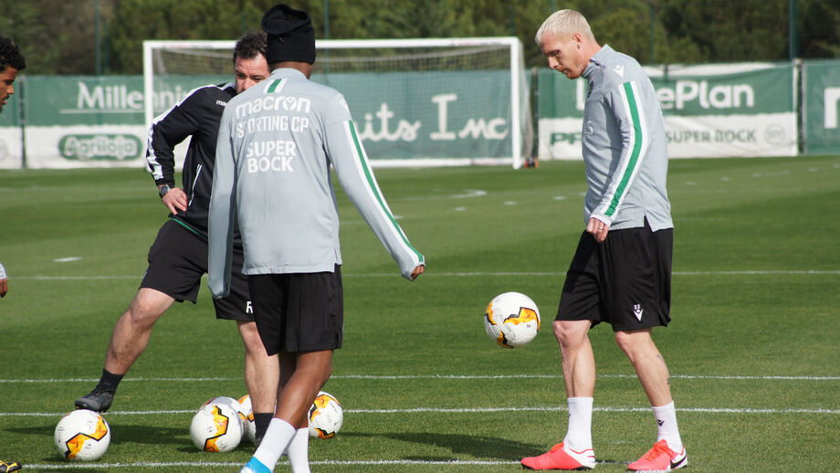 Mathieu integrado no treino sob vigilância médica