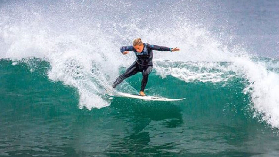 Campeã nacional de surf sofre eliminação precoce em Avoca Beach