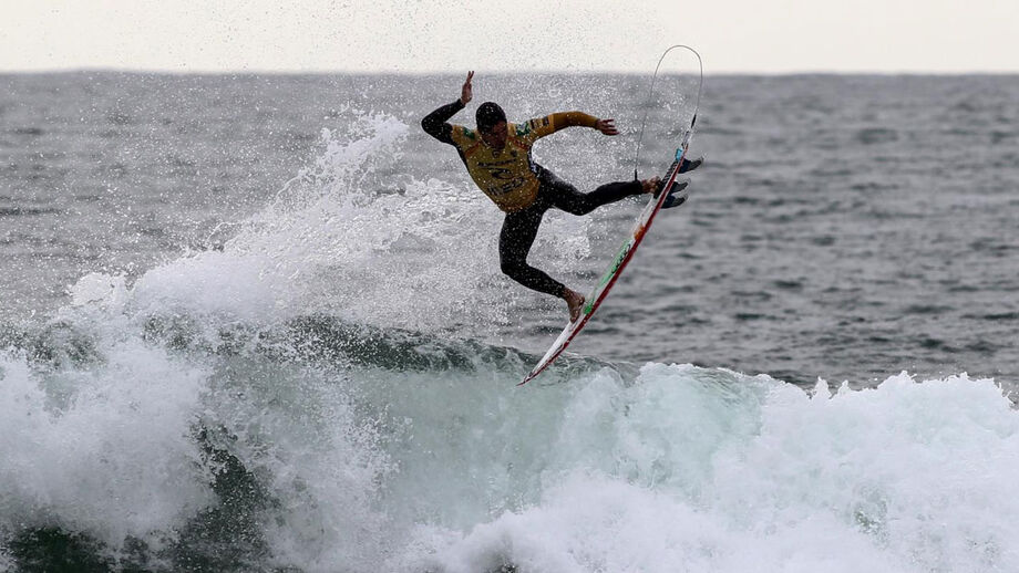 Gabriel Medina faz “pré-época” em Marrocos com português Francisco Alves