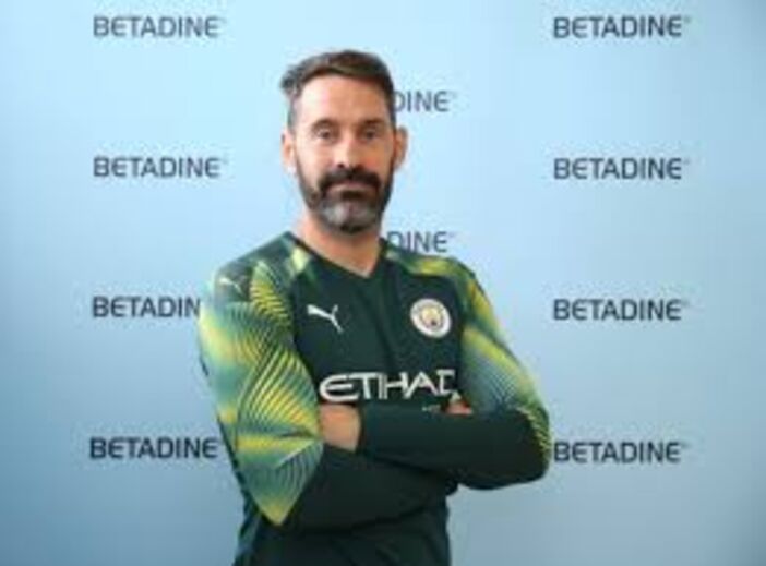 Scott Carson (guarda-redes) - maio de 2020