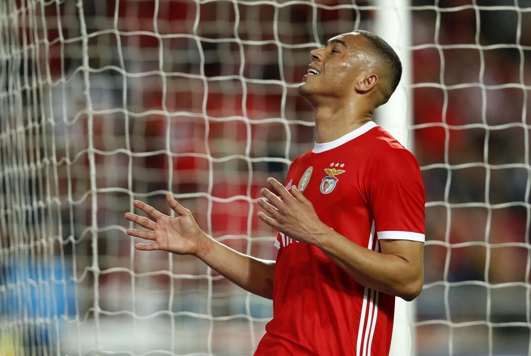 Carlos Vinícius	(Benfica), 20 milhões