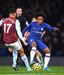 47. Willian (Chelsea) - A chegada do marroquinho Hakim Ziyech coloca o lugar do brasileiro no Chelsea em risco. Já com 31 anos, Willian representa os blues desde 2013 e, menos jogando pouco na equipa de Frank Lampard, leva cinco golos e cinco assistências, em 28 jogos na Premier League.