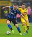 33. Milan Skriniar (Inter) - É um verdadeiro pêndulo na defesa do Inter. O sucesso da equipa orientada por Antonio Conte deve-se, não só, à dupla atacante Lukaku-Martínez, como também ao defesa eslovaco. Tem 25 anos e alguns dos principais clubes ingleses atrás de si, ficará em Milão por muito mais tempo?