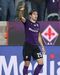 24. Federico Chiesa (Fiorentina) - Quase que seria um pecado não colocá-lo nesta lista. Um dos maiores talentos do futebol italiano e a principal figura da Fiorentina, na Serie A. Velocidade, drible, facilidade e eficácia no remate são tudo qualidades que este ala, que joga preferencialmente pela direita, carrega consigo e que tanto já fez os principais emblemas europeus ficar ‘de água na boca’. O seu contrato com a ‘Viola’ acaba em 2021 e penso que o clube não terá outra possibilidade se não vendê-lo já no próximo verão.