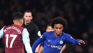 47. Willian (Chelsea) - A chegada do marroquinho Hakim Ziyech coloca o lugar do brasileiro no Chelsea em risco. Já com 31 anos, Willian representa os blues desde 2013 e, menos jogando pouco na equipa de Frank Lampard, leva cinco golos e cinco assistências, em 28 jogos na Premier League.