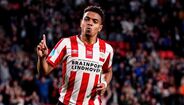 34. Donyell Malen (PSV) - 17 golos em 25 jogos faziam de Malen uma das principais atrações no arranque desta temporada, mas uma lesão veio atrapalhar os planos do internacional holandês. O avançado de 21 anos tem contrato com o PSV até 2024, mas isso não significa que fique muito mais tempo no clube. Ainda para mais sabendo-se, de antemão, da dificuldade dos emblema holandeses em manter as suas maiores pérolas...