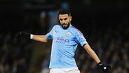 31. Riyad Mahrez (Manchester City) - A suspensão do clube inglês das competições europeias durante dois anos - o Manchester City recorreu da decisão -, levou algumas das principais figuras a quererem procurar dar um novo rumo à sua carreira. Um deles é o internacional argelino, que poderá estar de malas feitas para sair do Manchester City, de Bernardo Silva, já no final desta temporada.