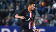 21. Thiago Silva (Paris Saint-Germain) - O seu contrato termina já em junho deste ano e o internacional brasileiro ainda não decidiu o que fazer com o seu futuro. Depois de oito temporadas na formação parisiense, cheia de conquistas e também algumas lesões, o defesa-central de 35 anos poderá estar de saída do clube para abraçar um último desafio na carreira. Um possível retorno ao futebol brasileiro? Quem sabe.