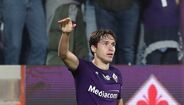24. Federico Chiesa (Fiorentina) - Quase que seria um pecado não colocá-lo nesta lista. Um dos maiores talentos do futebol italiano e a principal figura da Fiorentina, na Serie A. Velocidade, drible, facilidade e eficácia no remate são tudo qualidades que este ala, que joga preferencialmente pela direita, carrega consigo e que tanto já fez os principais emblemas europeus ficar ‘de água na boca’. O seu contrato com a ‘Viola’ acaba em 2021 e penso que o clube não terá outra possibilidade se não vendê-lo já no próximo verão.