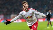 14. Timo Werner (Leipzig) - Um dos avançados mais ‘apetecíveis’ do próximo mercado de transferências. Com 27 golos e 12 assistências em 36 jogos para todas as competições nesta temporada, o avançado alemão tem sido uma dias principais figuras do Leipzig. No último verão prolongou o seu contrato com o clube até junho de 2023, com os dirigentes do Leipiz a demonstrarem interesse em manter o dianteiro, de 24 anos. A posição confortável na Bundesliga - terceiro lugar, com 50 pontos, menos cinco que o líder Bayern -, deixa-os livres de terem de vender ativos para planear a próxima temporada.