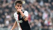 11. Paulo Dybala (Juventus) - Nos primeiros meses deste ano civil, o argentino pareceu ter a confiança de Maurizio Sarri para voltar a mostrar o seu melhor futebol, e foi o que fez. Contudo, em entrevista ao ‘The Guardian’, não escondeu que esteve com um pé fora do clube, no verão de 2019. Algo que poderá acontecer já no próximo mercado. O seu contrato termina em 2022 e, até ao momento, não existe qualquer intenções de ambas as partes em prolongar o vínculo.