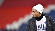 1. Kylian Mbappé (Paris SG) - Já não é só uma promessa. É já uma certeza. Por isso esta primeira posição nesta lista, especialmente por causa dos recentes rumores que o colocam como estando em rota de colisão com a direção do PSG. Isso e o interesse recorrente do Real Madrid, que sempre pareceu interessado em atacar um dos dois atacantes figura dos franceses. O problema serão mesmo as exigências do PSG...
