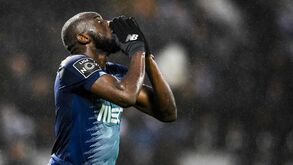 Marega reage com ironia à multa aplicada ao V. Guimarães: «Posso pagar por eles?»