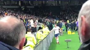 O momento em que Eric Dier saltou para as bancadas para confrontar adepto