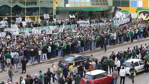 Milhares pediram demissão de Varandas antes do Sporting-Aves: estas foram as tarjas mostradas