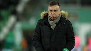 Carlos Carvalhal: «Estou a dormir num apartamento cedido por um amigo e não entro em minha casa»