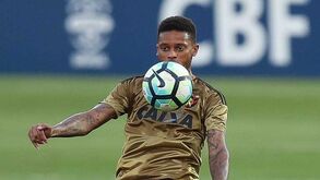 Recife pede adiamento 