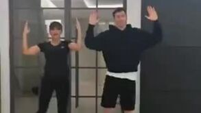 A dança de Lewandowski com a mulher que está a agitar as redes sociais 