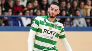 Jogador do Sporting troca treinos pela confeção de máscaras para ajudar contra coronavírus