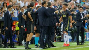 Expulsão saiu bem cara a Cristiano Ronaldo: português teve de oferecer um iMac a todos os colegas