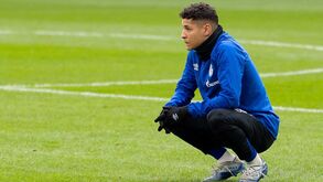 Jogador do Schalke 04 multado por ir a bar de shisha durante quarentena