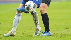 Liga alemã de futebol prolonga suspensão até 30 de abril